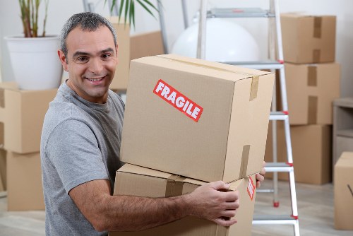 Fragile item packing support by experts in Edgware